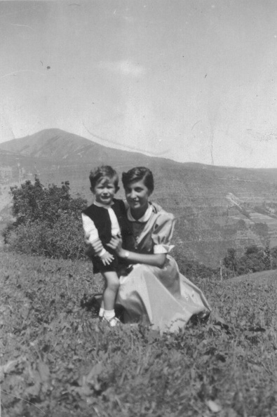 1952 - Mauro Elsi 2 anni e Rosa Elsi 15 anni.jpg