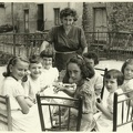 La "Porana" con bimbi del paese