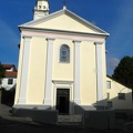 La facciata restaurata della chiesa