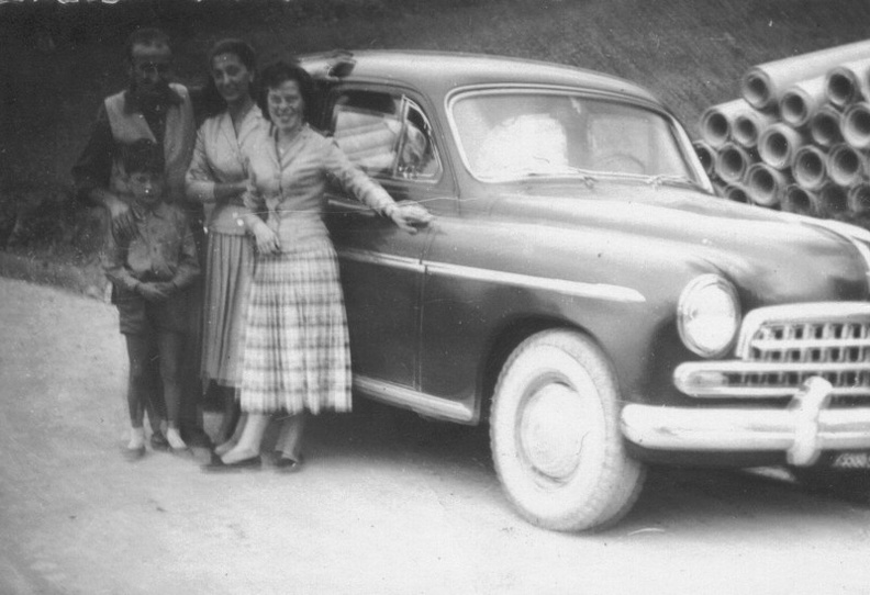 Autovettura di Battista Fiat 1400 - Luigino, Elsi Mauro e Rosa, Lastrico Rosalia.jpg